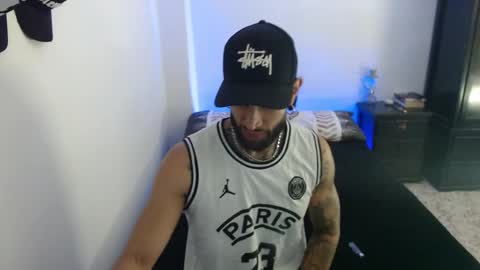 Snapshot of luciifer_hills chatting on November 24, 3:34 pm luciifer_hills online show from November 24, 3:34 pm