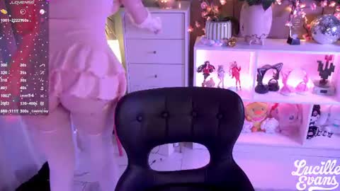 Snapshot of lucille_evans chatting on June 18, 2:12 am Lucy UwU online show from June 18, 2:12 am