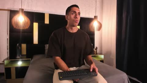 Snapshot of lucio__fox chatting on May 2, 11:48 am Lucio online show from May 2, 11:48 am
