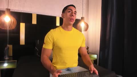 Snapshot of lucio__fox chatting on May 9, 11:48 am Lucio online show from May 9, 11:48 am