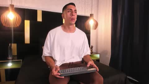 Snapshot of lucio__fox chatting on May 12, 11:51 am Lucio online show from May 12, 11:51 am