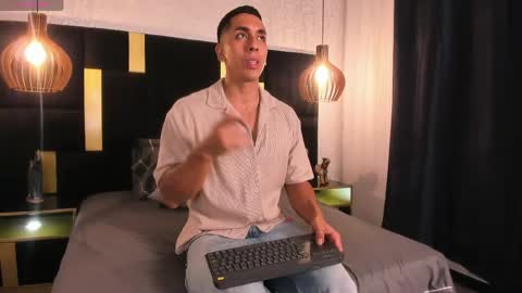 Snapshot of lucio__fox chatting on May 13, 12:02 pm Lucio online show from May 13, 12:02 pm