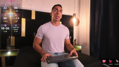 Snapshot of lucio__fox chatting on May 26, 12:01 pm Lucio online show from May 26, 12:01 pm