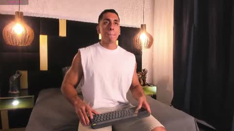 Snapshot of lucio__fox chatting on June 11, 12:03 pm Lucio online show from June 11, 12:03 pm