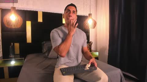 Snapshot of lucio__fox chatting on June 12, 11:53 am Lucio online show from June 12, 11:53 am
