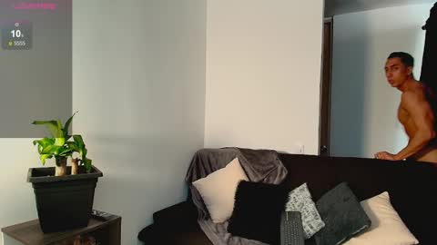 Snapshot of lucio__fox chatting on July 24, 9:46 pm Lucio online show from July 24, 9:46 pm