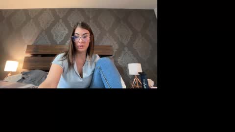 Snapshot of luciousapril chatting on November 5, 5:35 pm April online show from November 5, 5:35 pm