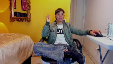 luckk_ online show from June 8, 1:09 am