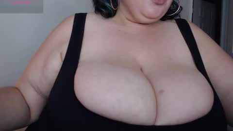 lucklucybbw online show from March 4, 12:38 am