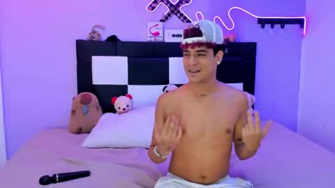 Snapshot of lucky_boys_x chatting on June 14, 5:31 am Stven online show from June 14, 5:31 am