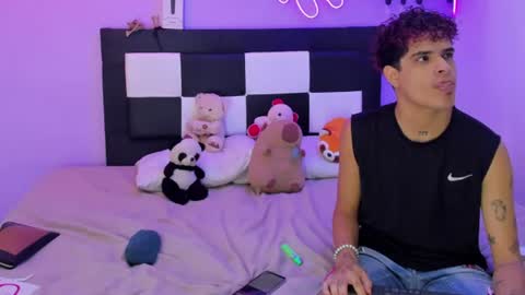 Snapshot of lucky_boys_x chatting on June 17, 3:46 pm Stven online show from June 17, 3:46 pm