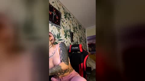 Snapshot of lucky_denizz chatting on December 18, 11:05 am lucky_denizz online show from December 18, 11:05 am