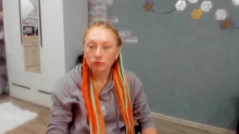 lucky_licky20 online show from November 14, 2:43 am