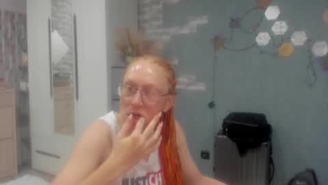 lucky_licky20 online show from December 1, 1:10 am