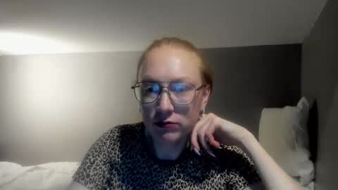 lucky_licky20 online show from March 19, 4:16 am