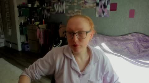 lucky_licky20 online show from May 11, 2:28 am