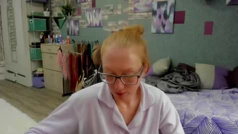 lucky_licky20 online show from May 13, 2:53 am