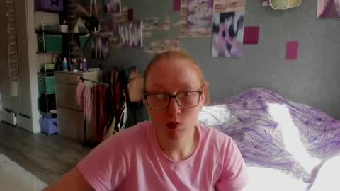 lucky_licky20 online show from May 16, 2:19 am