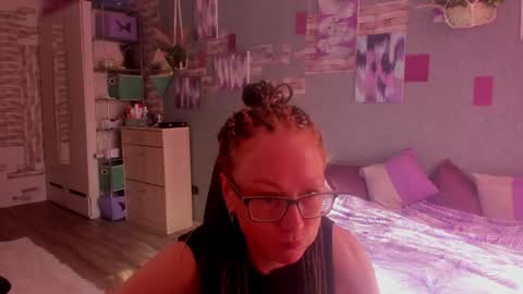 lucky_licky20 online show from June 6, 1:32 am