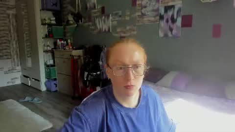 lucky_licky20 online show from June 25, 2:44 am
