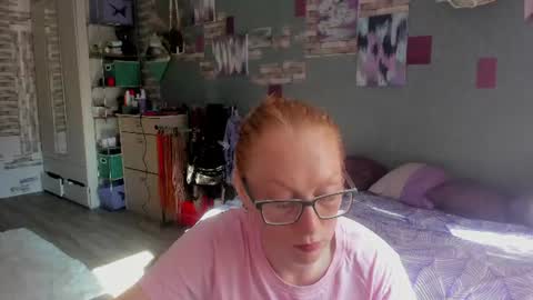 lucky_licky20 online show from June 26, 1:32 am