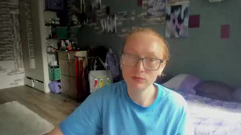 lucky_licky20 online show from June 27, 1:43 am