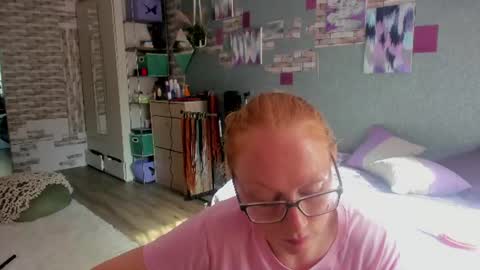 lucky_licky20 online show from June 30, 1:39 am