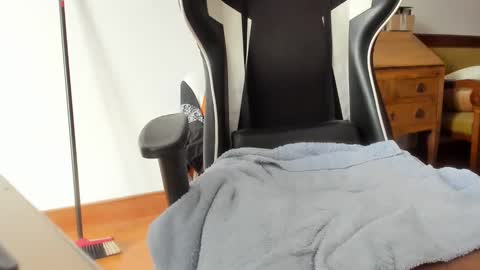 Snapshot of luckydrakex chatting on December 22, 11:11 am Lucky online show from December 22, 11:11 am