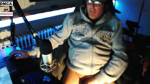 Snapshot of luckyfreak1 chatting on December 24, 6:06 pm call me Stefan online show from December 24, 6:06 pm