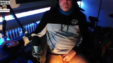 Snapshot of luckyfreak1 chatting on January 17, 12:10 am call me Stefan online show from January 17, 12:10 am