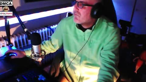 Snapshot of luckyfreak1 chatting on February 14, 12:09 am call me Stefan online show from February 14, 12:09 am