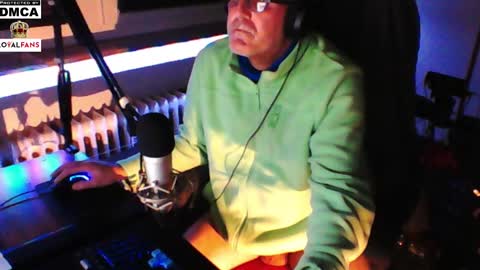 Snapshot of luckyfreak1 chatting on February 23, 12:51 am call me Stefan online show from February 23, 12:51 am