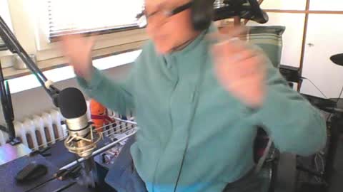 Snapshot of luckyfreak1 chatting on April 3, 10:57 am call me Stefan online show from April 3, 10:57 am