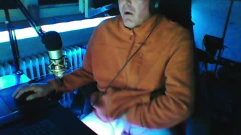 Snapshot of luckyfreak1 chatting on April 8, 6:41 pm call me Stefan online show from April 8, 6:41 pm