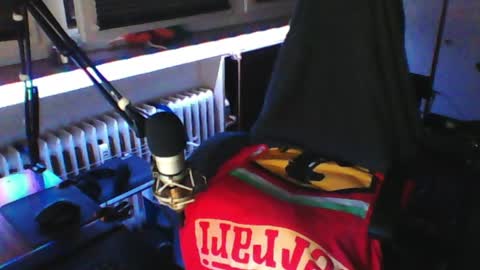 Snapshot of luckyfreak1 chatting on April 17, 6:44 pm call me Stefan online show from April 17, 6:44 pm