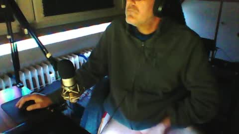 Snapshot of luckyfreak1 chatting on April 18, 7:58 pm call me Stefan online show from April 18, 7:58 pm