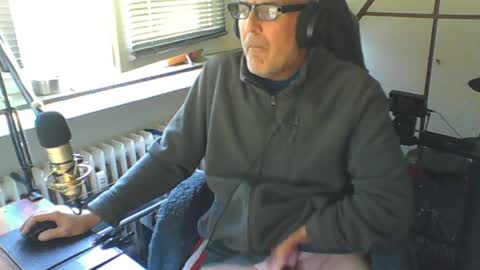 Snapshot of luckyfreak1 chatting on April 19, 8:02 am call me Stefan online show from April 19, 8:02 am