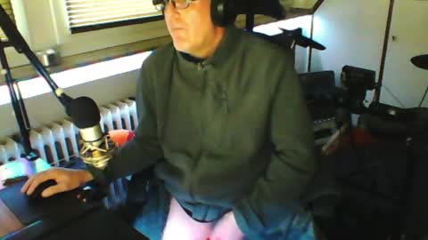 Snapshot of luckyfreak1 chatting on April 25, 7:00 am call me Stefan online show from April 25, 7:00 am