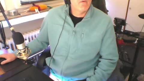 Snapshot of luckyfreak1 chatting on May 1, 10:42 am call me Stefan online show from May 1, 10:42 am