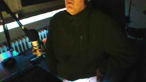 Snapshot of luckyfreak1 chatting on May 2, 11:10 pm call me Stefan online show from May 2, 11:10 pm