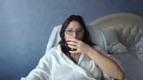 luckylinda23 online show from November 26, 10:49 am