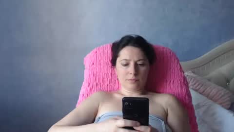 Snapshot of luckylinda23 chatting on May 27, 10:12 am luckylinda23 online show from May 27, 10:12 am