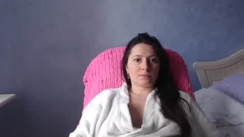 Snapshot of luckylinda23 chatting on May 31, 9:38 am luckylinda23 online show from May 31, 9:38 am