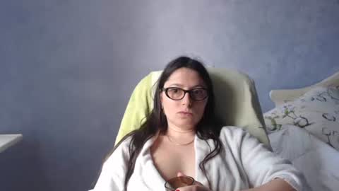 Snapshot of luckylinda23 chatting on June 11, 10:24 am luckylinda23 online show from June 11, 10:24 am