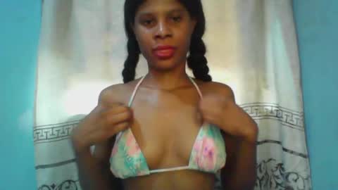 Snapshot of luckymadequeen chatting on January 12, 12:55 pm Gloria online show from January 12, 12:55 pm