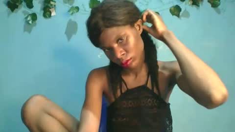 Snapshot of luckymadequeen chatting on November 4, 12:54 am Gloria online show from November 4, 12:54 am