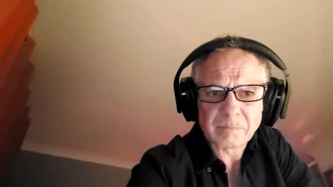 Snapshot of luckypuppy222 chatting on May 4, 2:18 am luckypuppy222 online show from May 4, 2:18 am