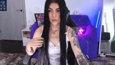 Monika online show from December 5, 1:31 pm