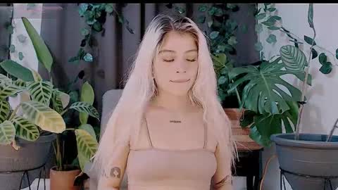 luckysapphire777 online show from October 31, 8:26 am