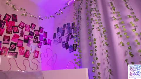 Snapshot of luckysexydoll chatting on February 10, 10:53 am Alisa online show from February 10, 10:53 am